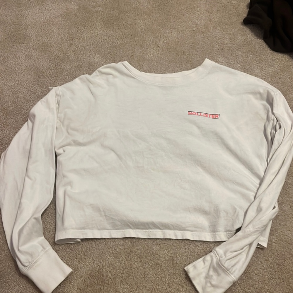 Loose fit white long sleeve crop top from Hollister.
